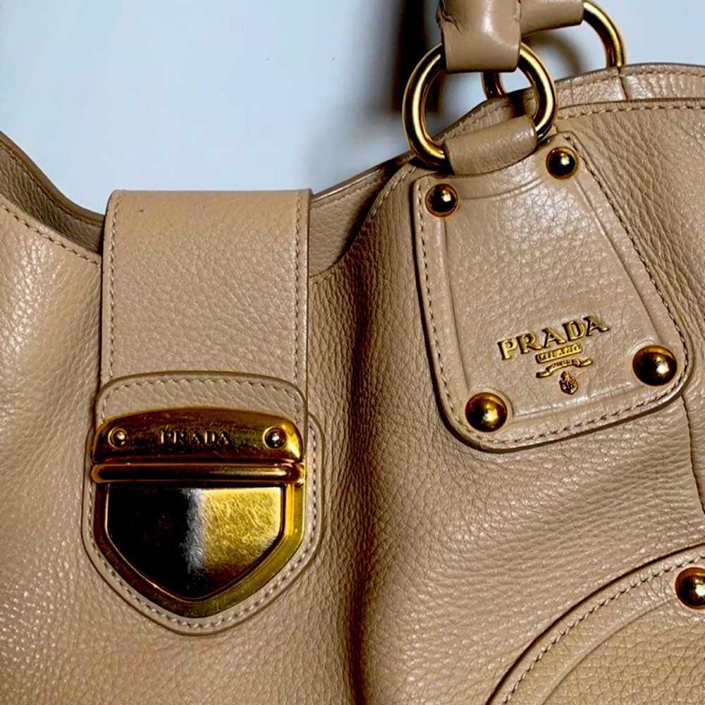 Beautiful Prada Pushlock handbag - Vitello Daino Medium